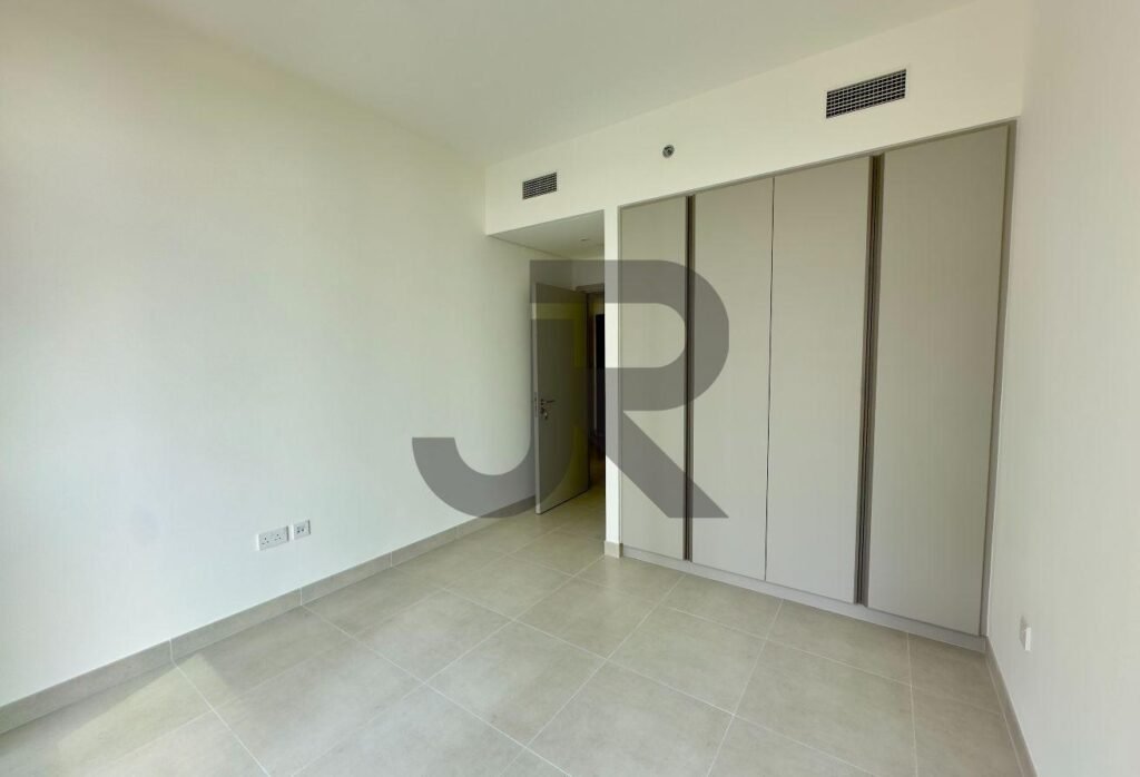 Creek Palace — 1 Bed for Rent · 642 sqft
