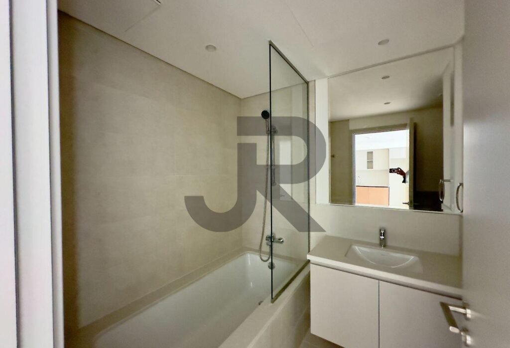 Creek Palace — 1 Bed for Rent · 642 sqft