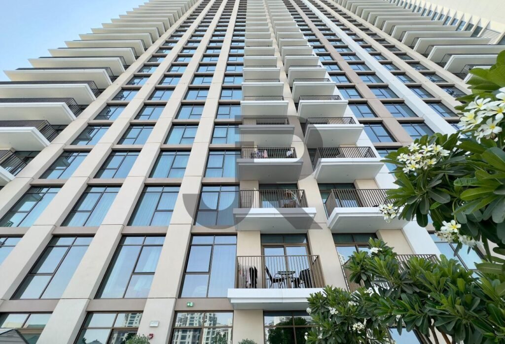 Creek Palace — 1 Bed for Rent · 642 sqft