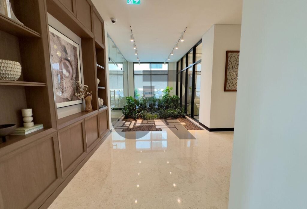 Creek Palace — 1 Bed for Rent · 642 sqft