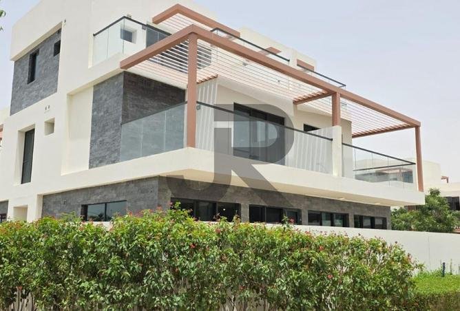 Silver Springs 3 — 5 Bed for Rent