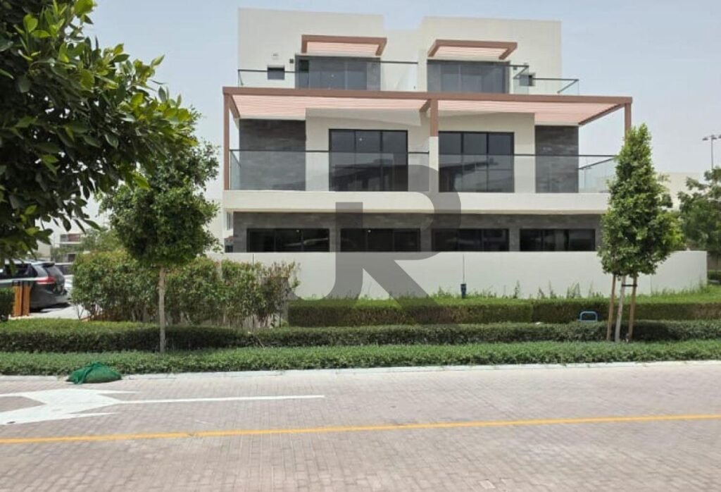 Silver Springs 3 — 5 Bed for Rent