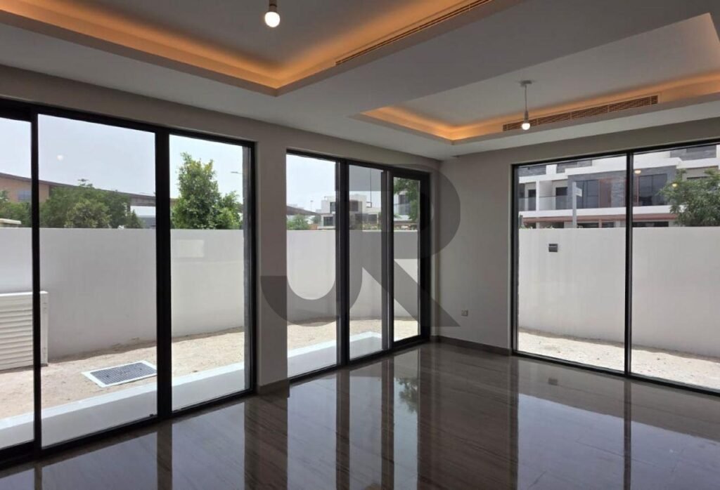 Silver Springs 3 — 5 Bed for Rent