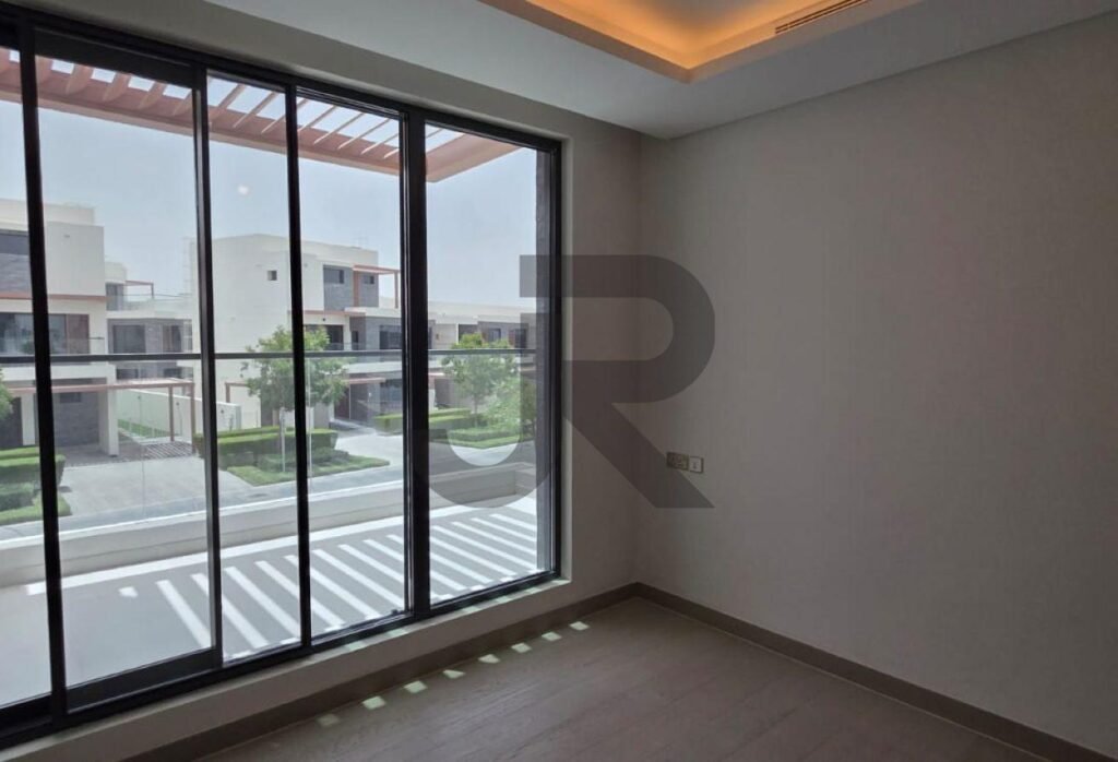 Silver Springs 3 — 5 Bed for Rent