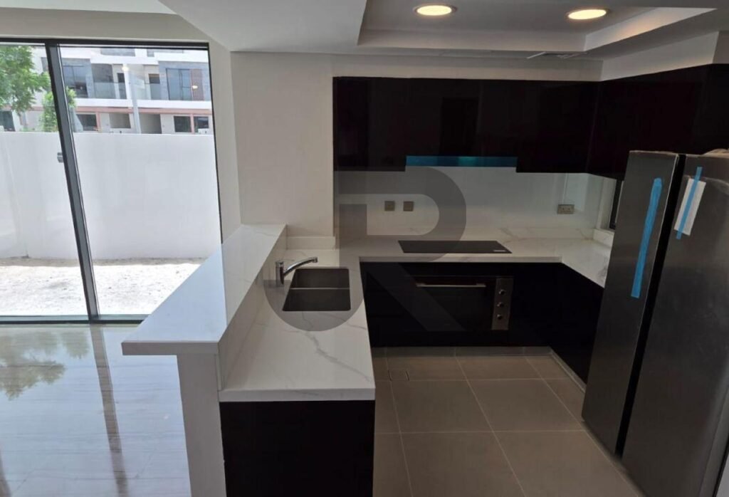 Silver Springs 3 — 5 Bed for Rent
