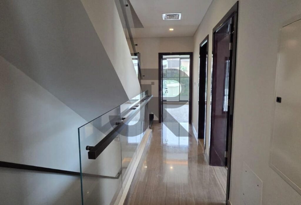 Silver Springs 3 — 5 Bed for Rent