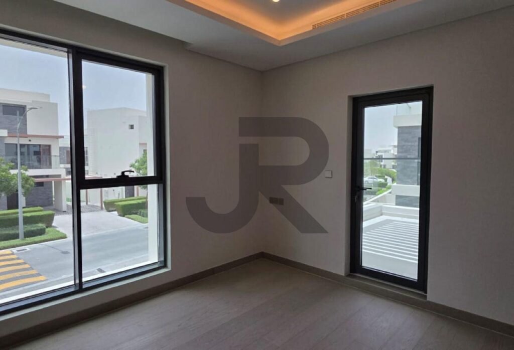 Silver Springs 3 — 5 Bed for Rent