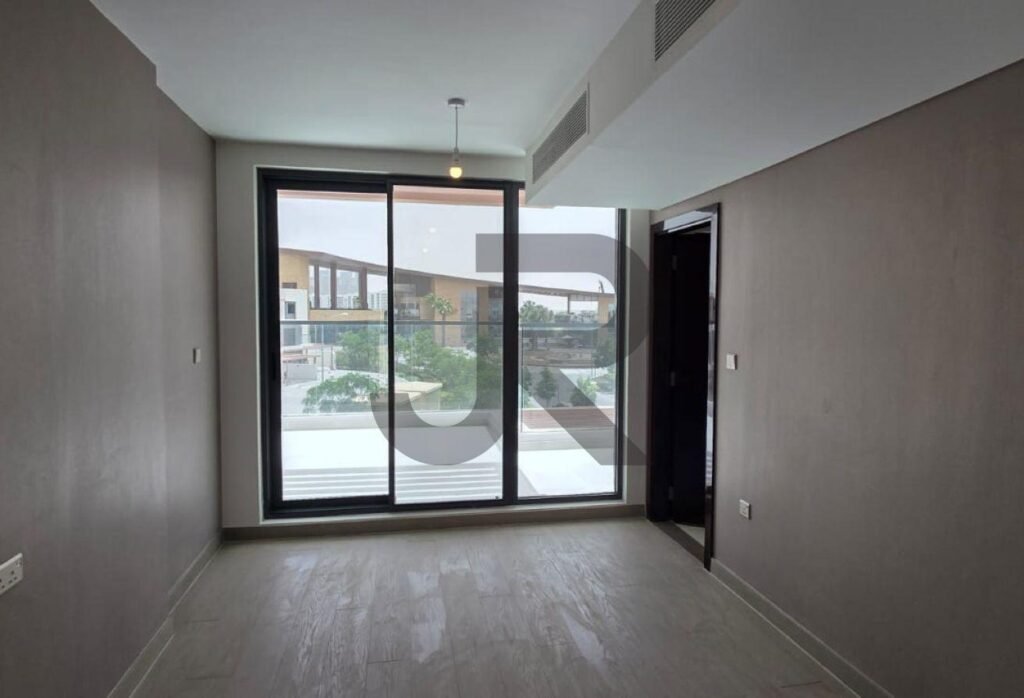 Silver Springs 3 — 5 Bed for Rent