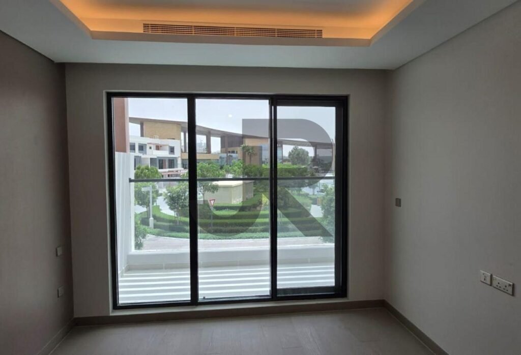 Silver Springs 3 — 5 Bed for Rent