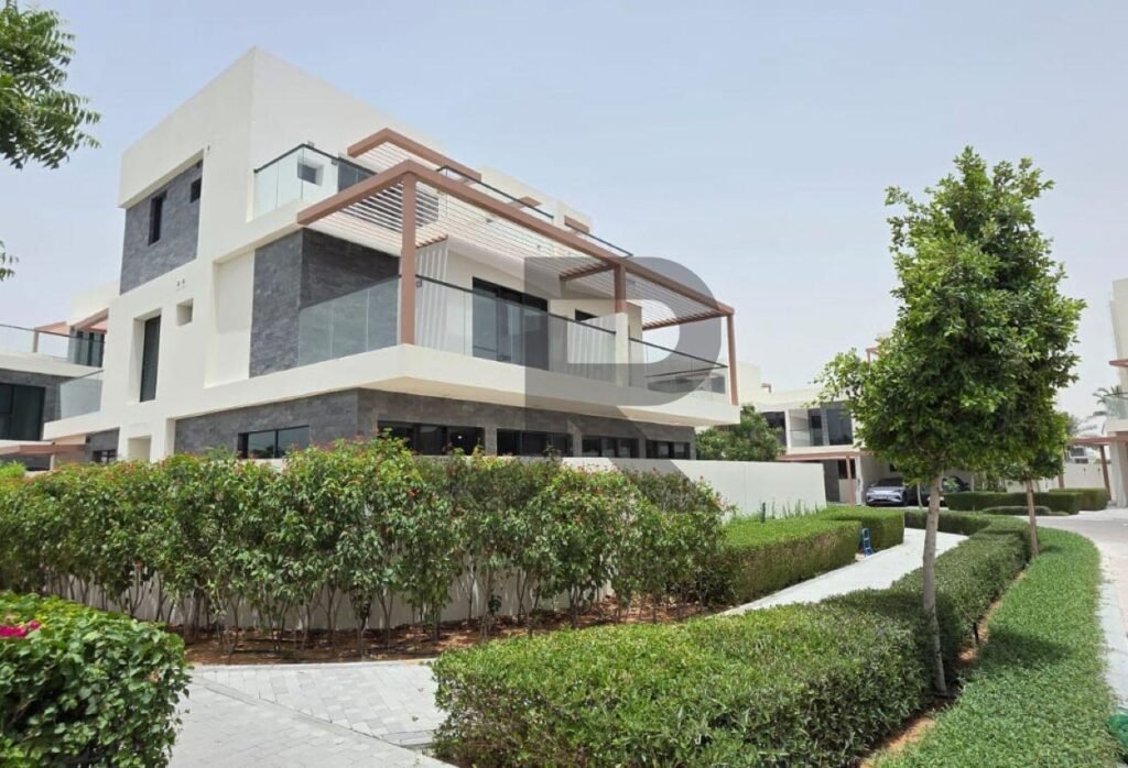 Silver Springs 3 — 5 Bed for Rent