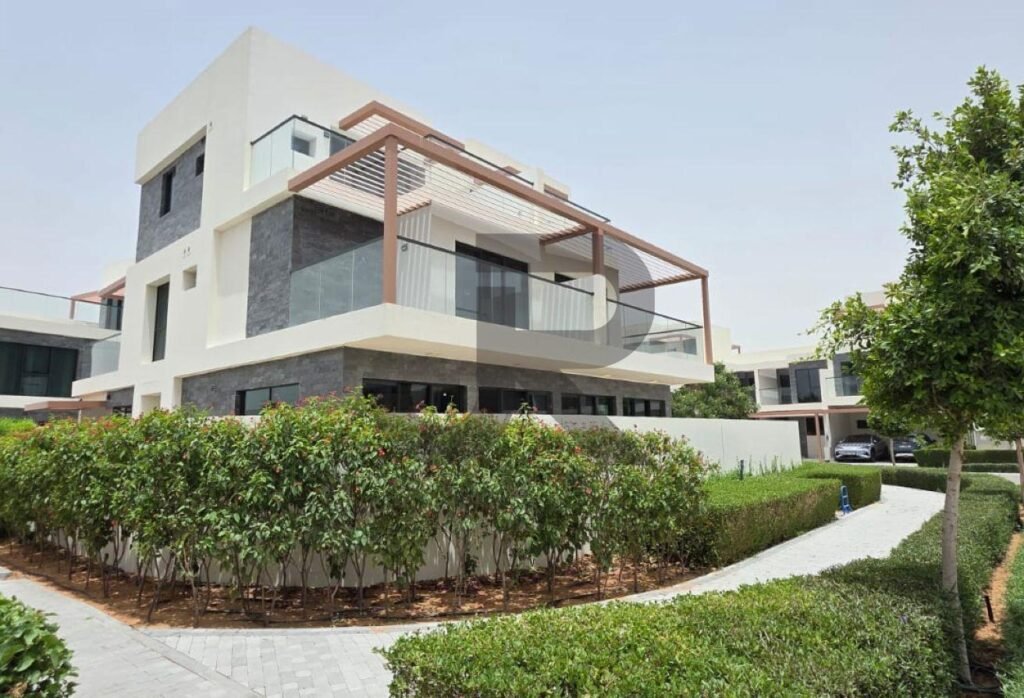 Silver Springs 3 — 5 Bed for Rent