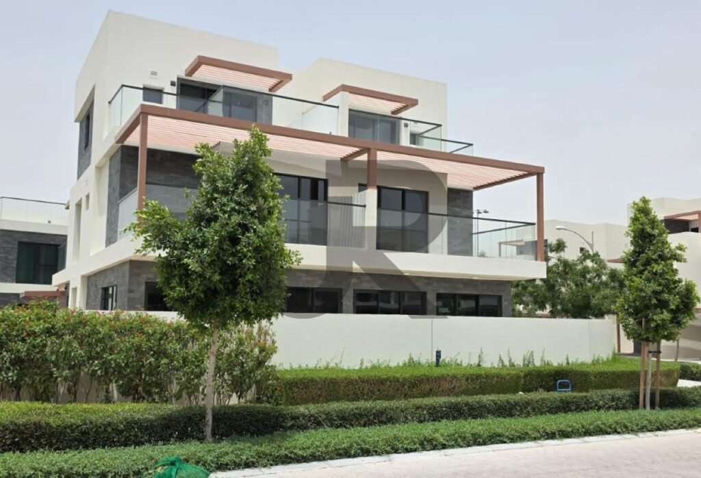 Silver Springs 3 — 5 Bed for Rent