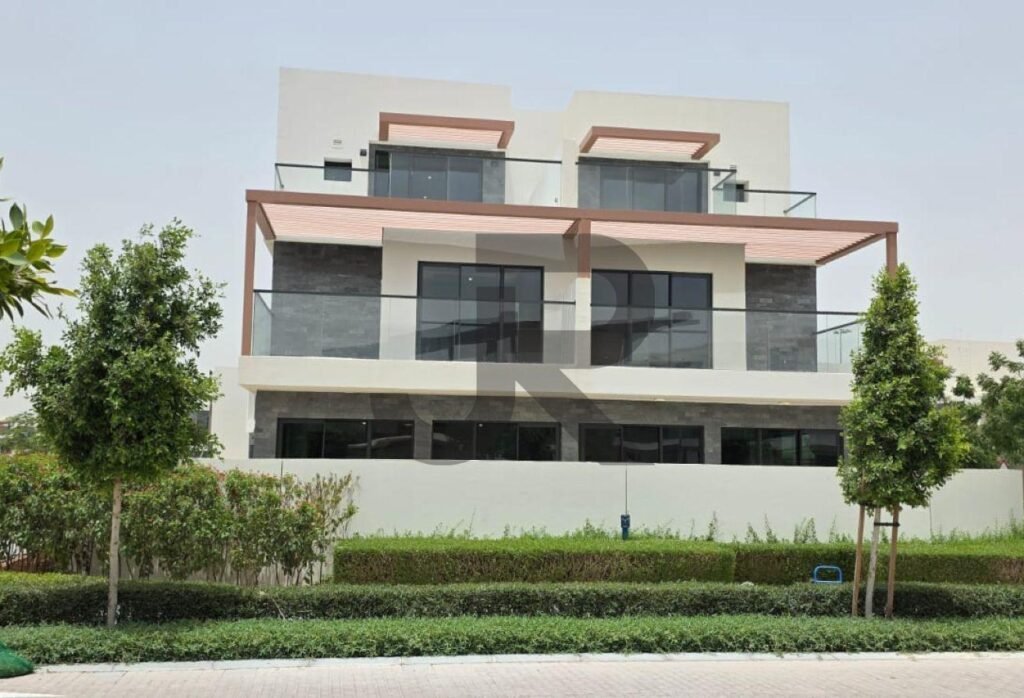 Silver Springs 3 — 5 Bed for Rent