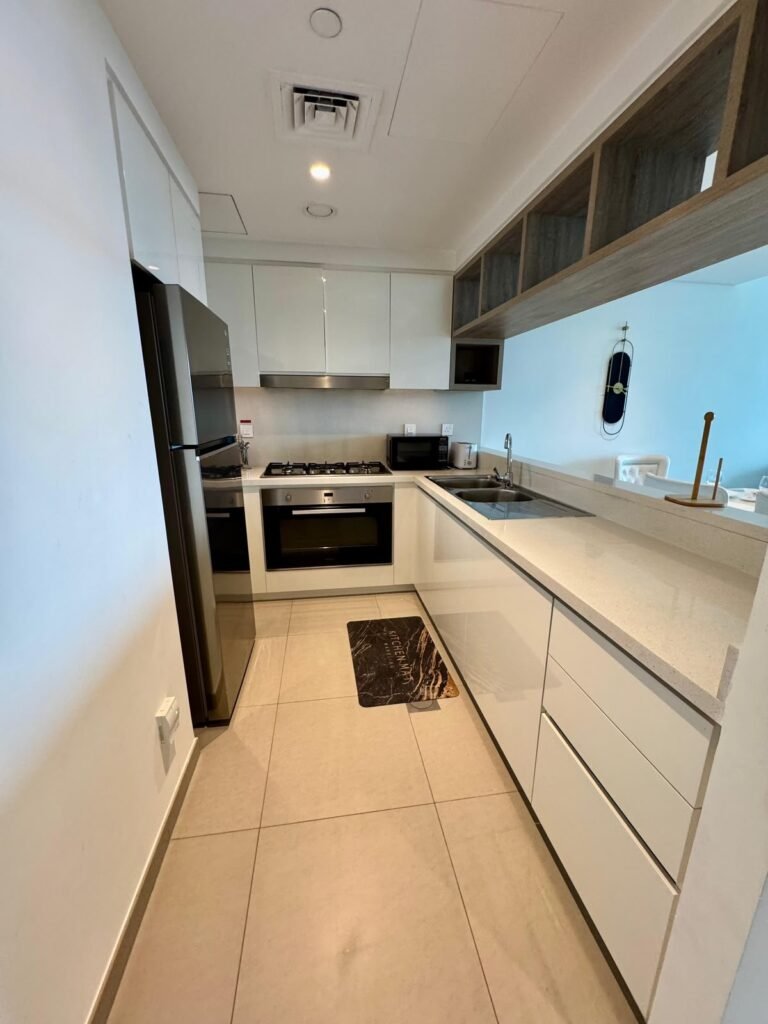 Downtown Views II — ۳ خواب — kitchen