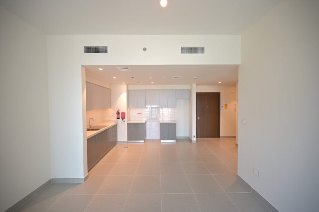 Forte Tower 2 — ۱ خواب — kitchen and entrance